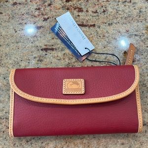Brand new dooney and bourke wallet